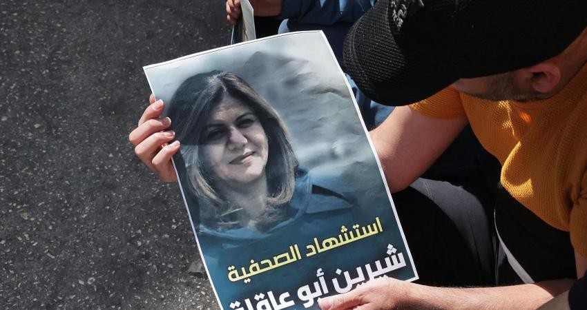 القدس: شرطة الاحتلال تمنع تعليق صور الشهيدة شيرين أبو عاقلة
