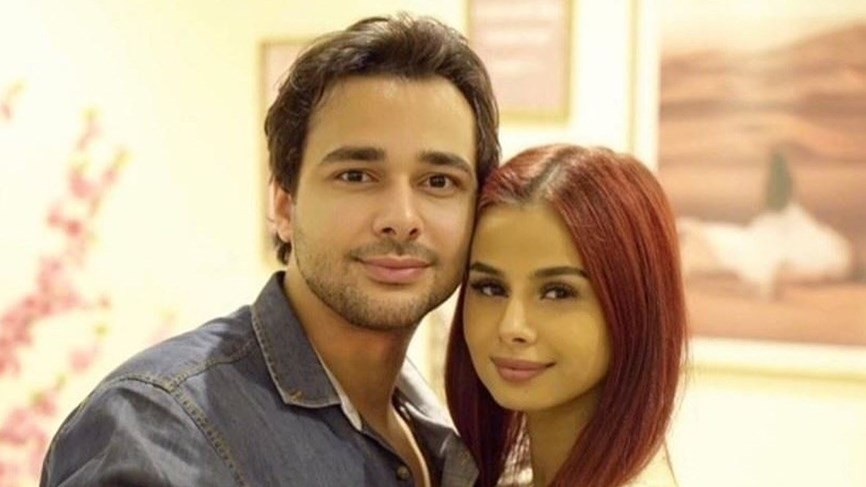 محمود المهدي يعلن زفافه رسميا من منة عرفة بعد شهرين على انفصالهما