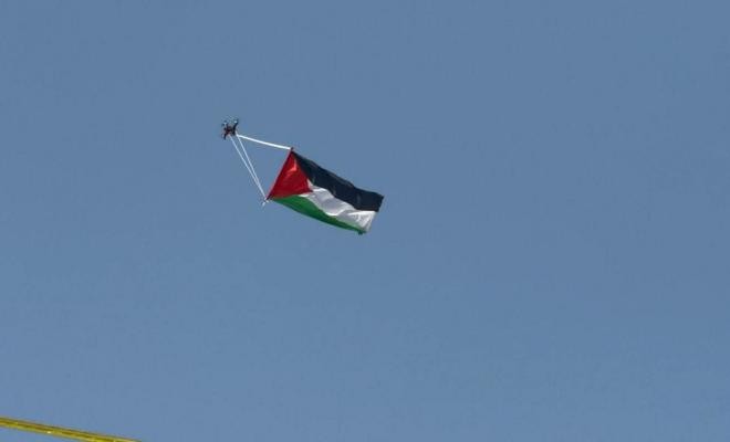 بالفيديو: طائرة مسيرة تحلق مع علم فلسطين في القدس