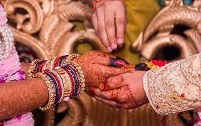 هنديان يقاضيان ابنهما وزوجته لعدم منحهما حفيدًا بعد 6 سنوات من الزواج