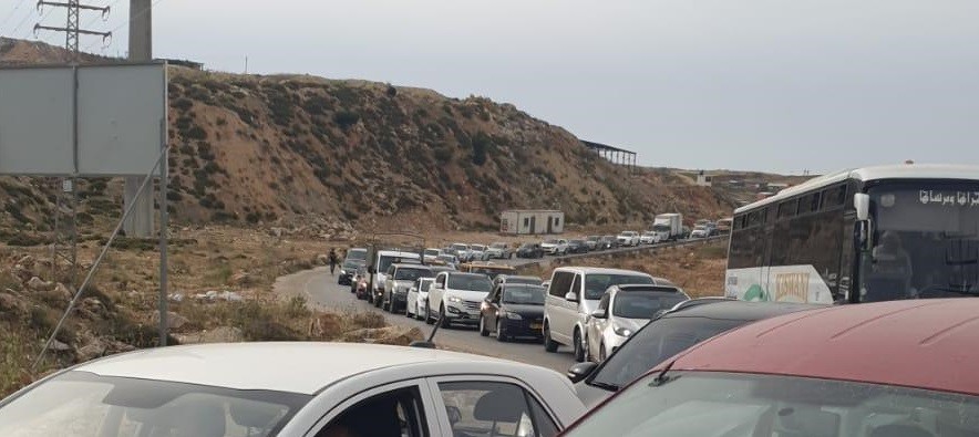 القدس: الاحتلال ينصب حاجزًا عسكريًا على مدخل بلدة بيرنبالا