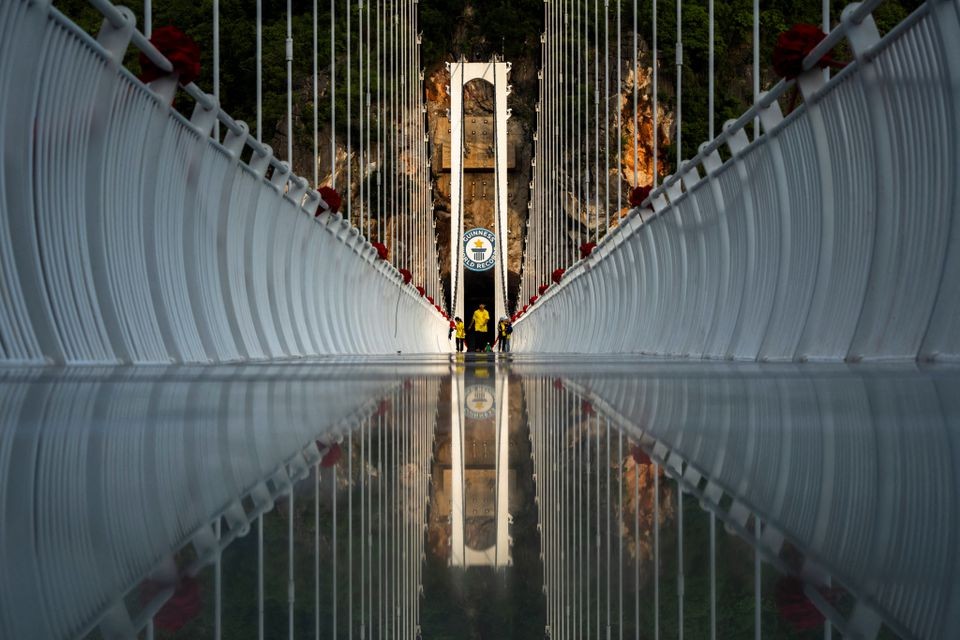 فيتنام تفتتح جسرًا بأرضية زجاجية للباحثين عن الإثارة