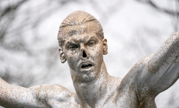 بيع أنف تمثال زلاتان إبراهيموفيتش بالمزاد على الإنترنت