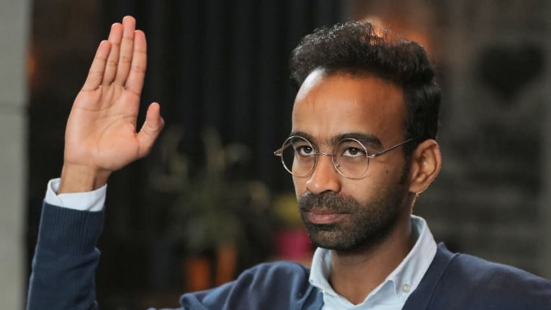 ابن محمود الليثى يتعرض لأزمة صحية ووالده يطلب الدعاء