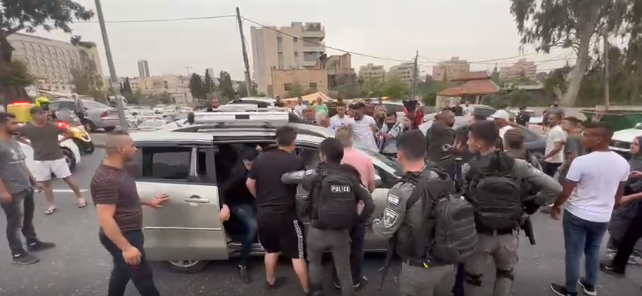 محدّث بالفيديو: إصابة شاب برصاص مستوطن في حي الشيخ جراح