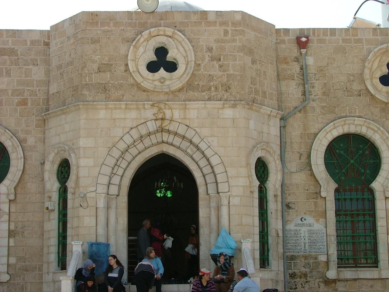 السياحة تُدين تدنيس الاحتلال ومستوطنيه لمسجد حسن بيك في يافا