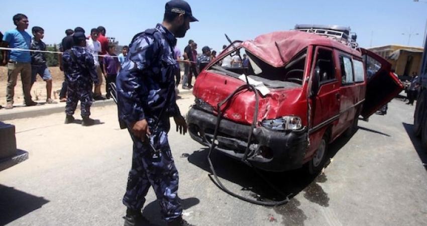  شاهد.. إصابة 5 من عناصر الشرطة جراء انقلاب مركبتهم شمال غزّة