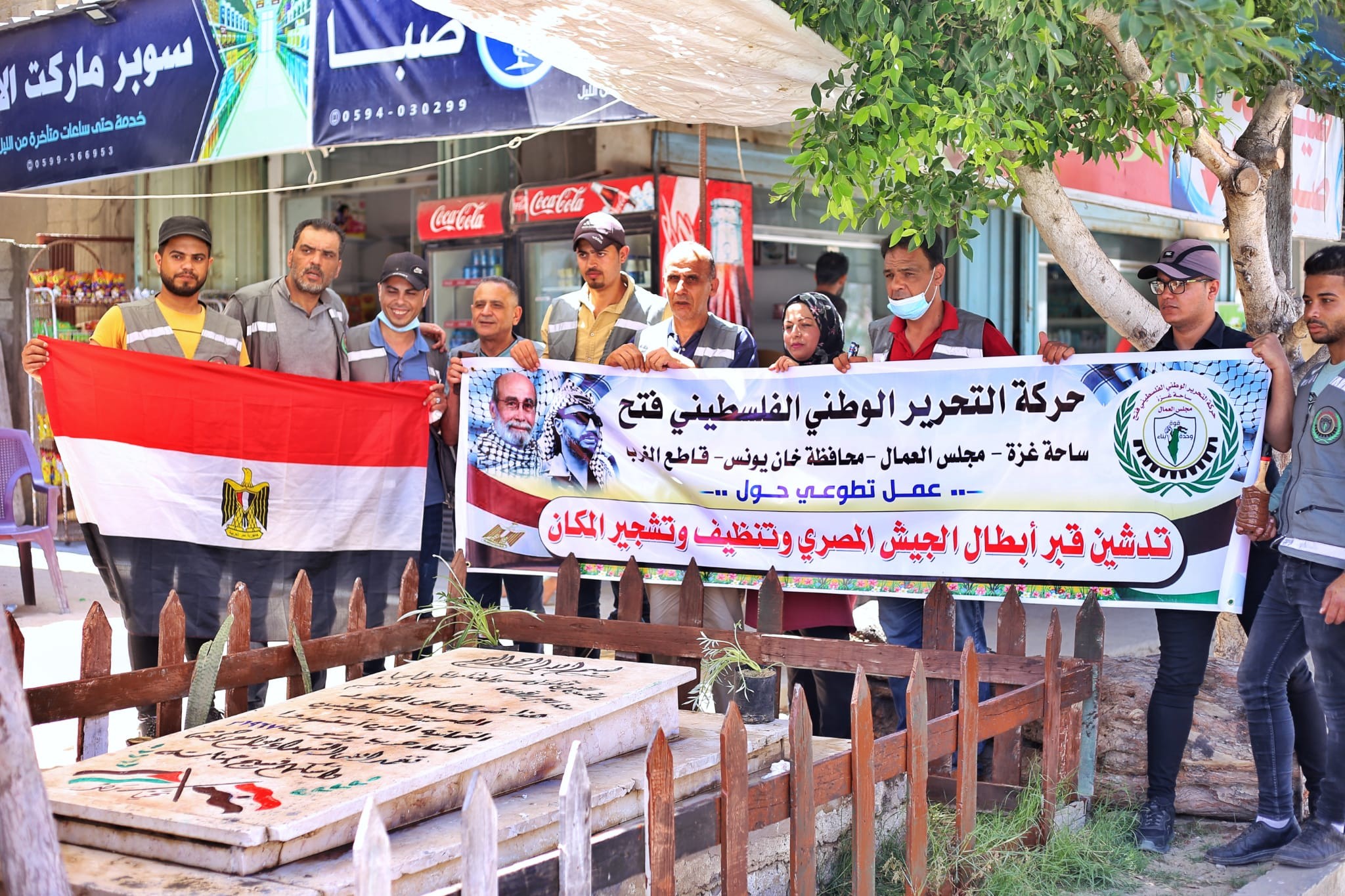 شاهد: مجلس العمال بحركة فتح يُنظم يوم تطوعي لتدشين قبر شهداء الجيش المصري