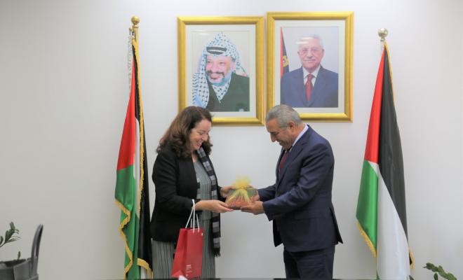 تفاصيل لقاء الشيخ مع مسؤولة في الخارجية السويسرية