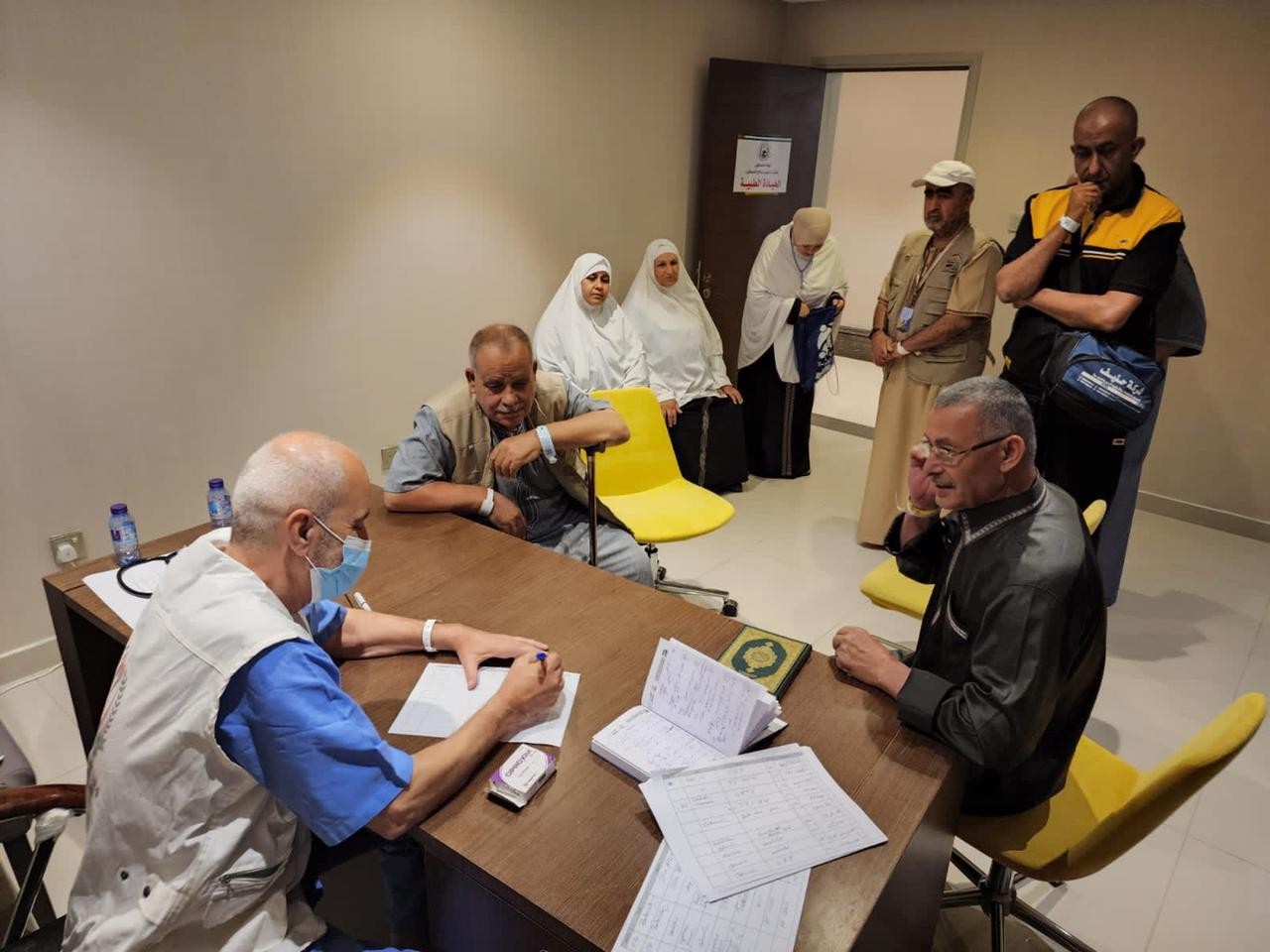 بالصور: تجهيز عيادة طبية للتعامل مع الحالات المرضية لحجاج فلسطين