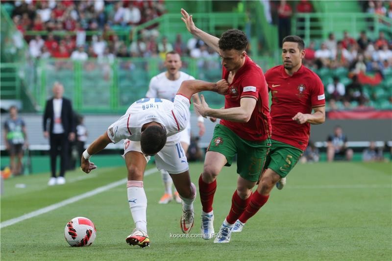 بالصور : البرتغال تحافظ على الصدارة بثنائية في التشيك