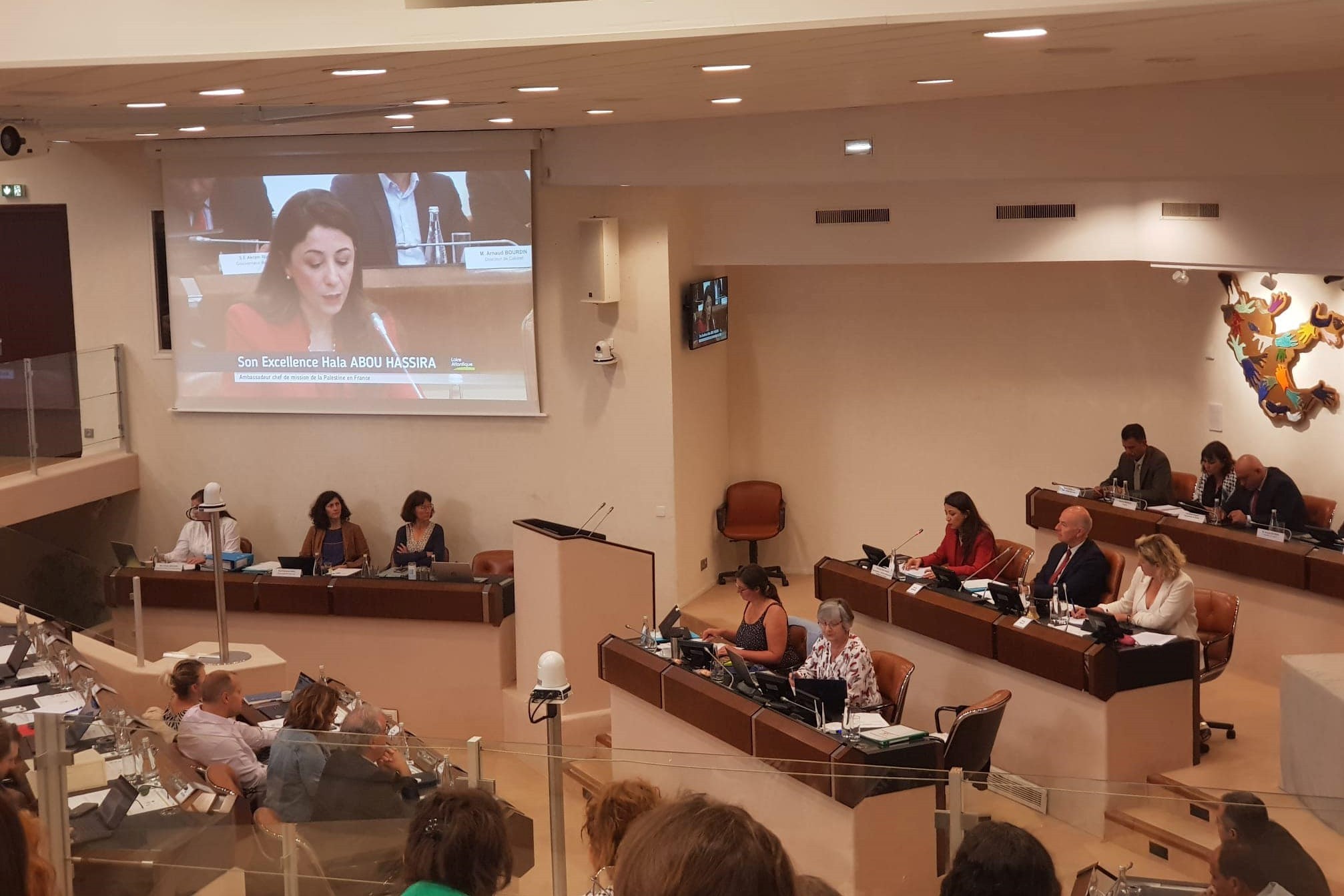 مجلس إقليمي فرنسي يُصوِّت بالإجماع لصالح قرار الاعتراف بدولة فلسطين