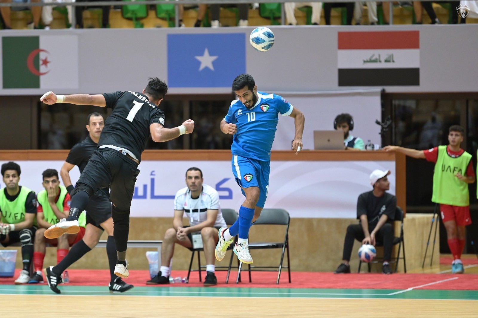 بالصور: الأزرق الكويتي يكمل عقد المربع الذهبي لكأس العرب للصالات