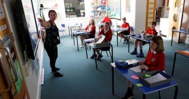 مدارس بريطانية تقدم للتلاميذ وجبة من الحشرات والديدان بدلا من اللحوم