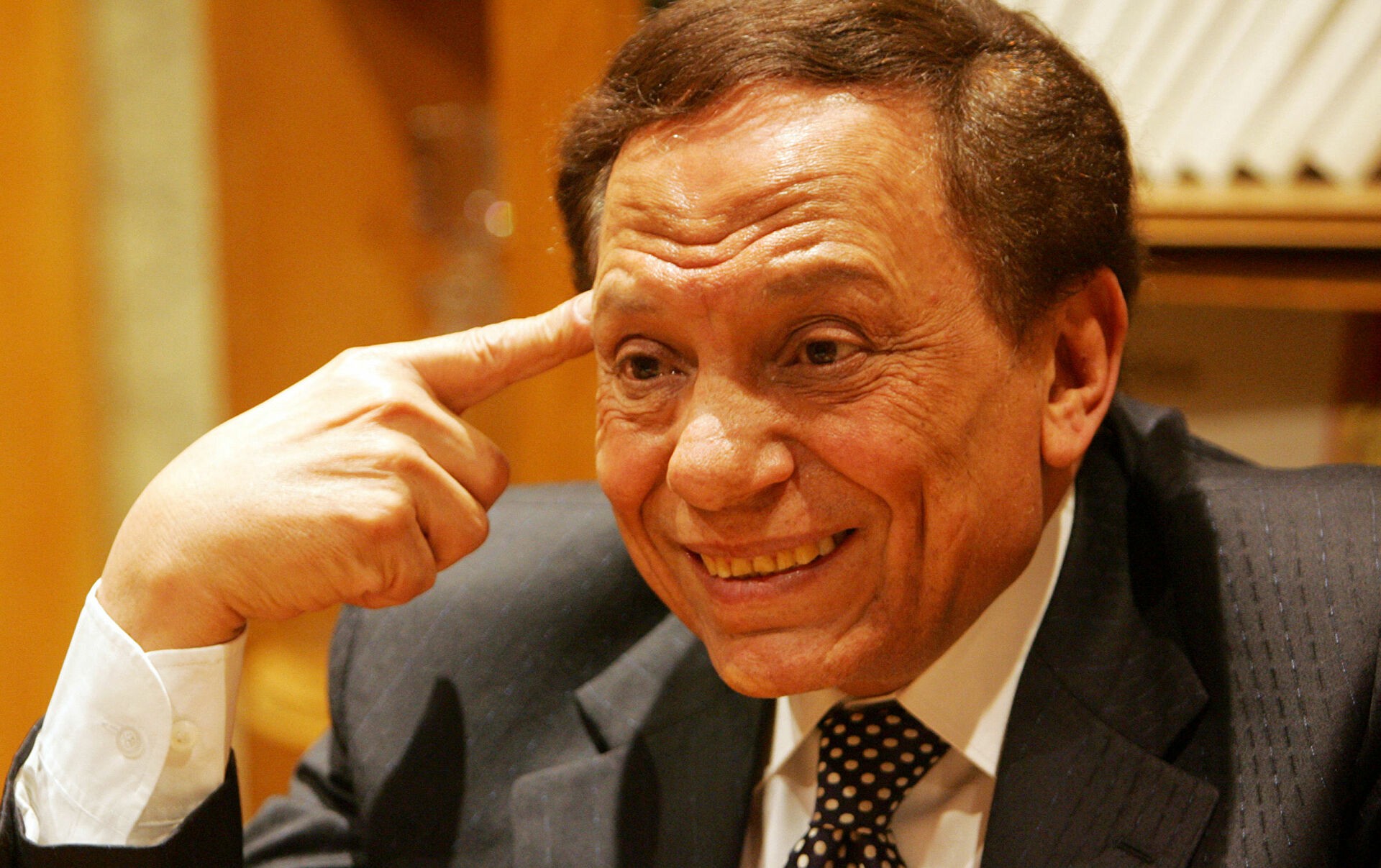 دخل مرضه مرحلة صعبة.. دعوات لعادل إمام تغضب العائلة