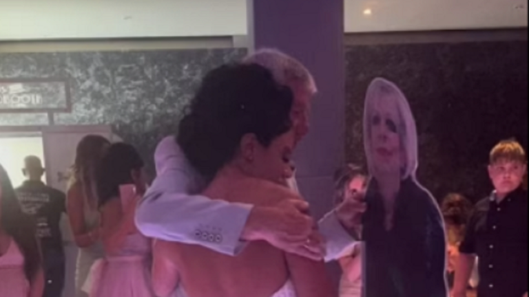 بالفيديو: رقصة مؤثرة لعروس مع مجسم لوالدتها المتوفاة يحصد ملايين المشاهدات على "تيك توك"