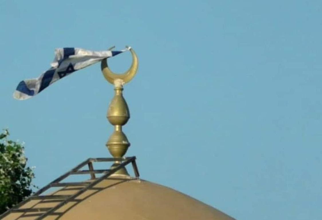 بيت لحم: مستوطنون يرفعون العلم "الإسرائيلي" فوق مسجد قرية كيسان 