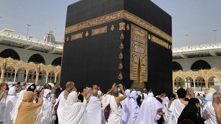 مركز الفلك الدولي يُحدد موعد أول أيام عيد الأضحى في العديد من دول العالم