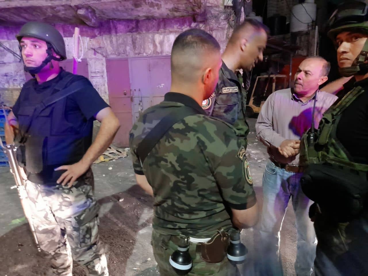 بالفيديو والصور: إصابات في شجار عائلي مُسلح ببلدة "إذنا" قضاء الخليل