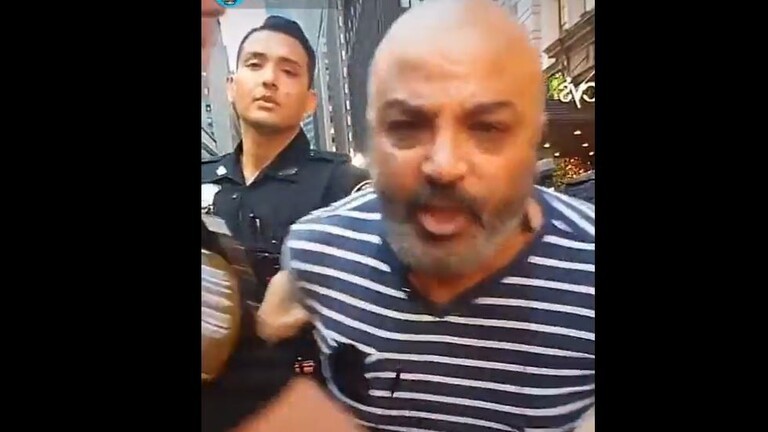 بالفيديو: لحظة القبض على بهجت صابر خلال بث مباشر في أمريكا بسبب سيدات