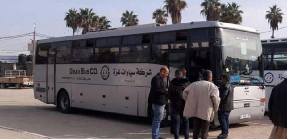 نقابة الموظفين بغزة تُعلن موقفها من إلزامية الموظفين بالتنقل في الباصات