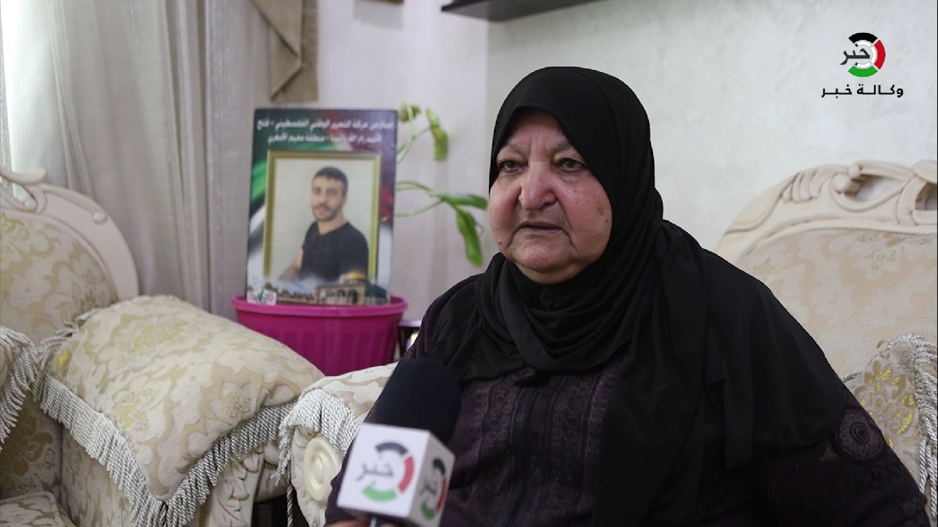 يتعرض لإهمال متعمد