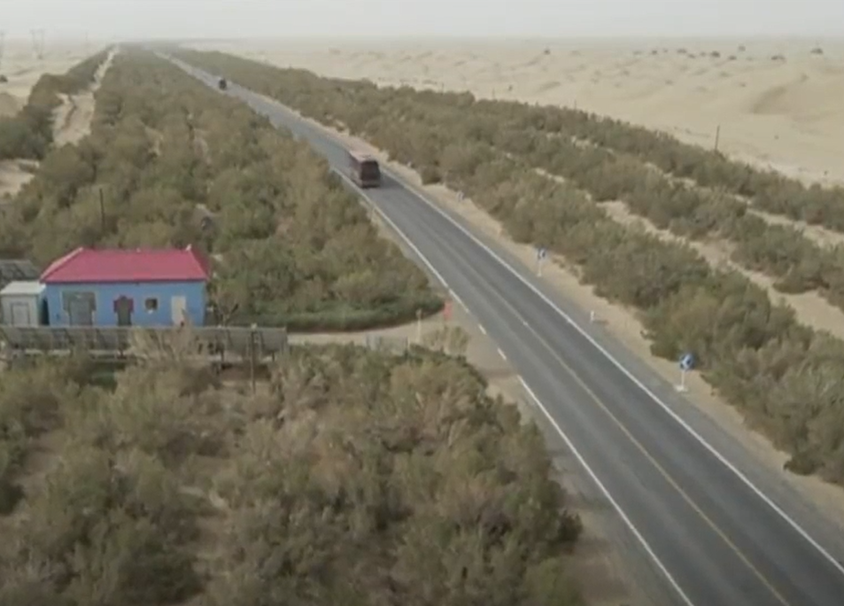 أول طريق صحراوي سريع فى الصين يحقق صفر انبعاثات كربونية