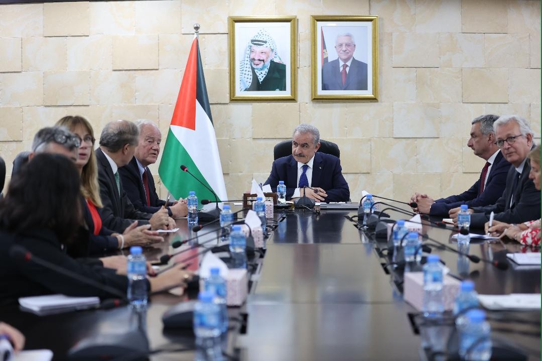 اشتية يستقبل وفدًا من مجلس الشيوخ الفرنسي