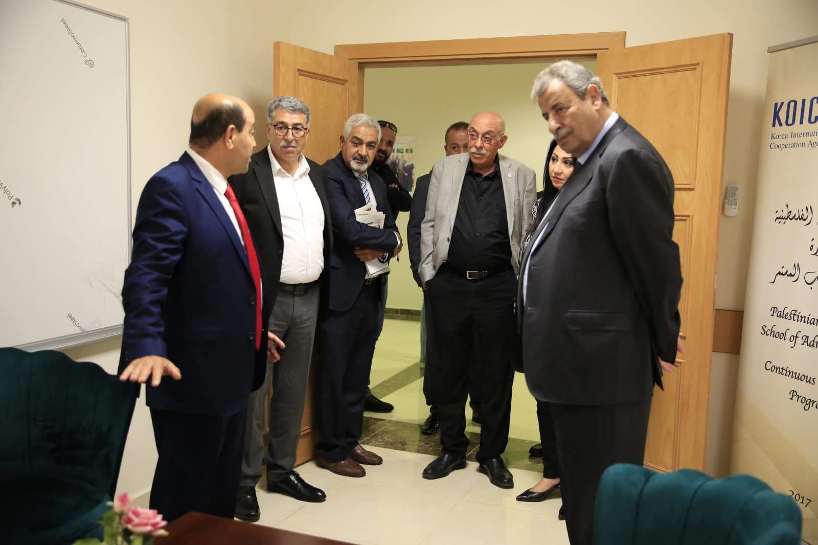 خوري يُجري جولة تفقدية للمدرسة الوطنية الفلسطينية للإدارة