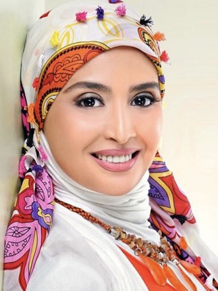 قصة صراع عاشته حنان ترك انتهى بارتداء الحجاب