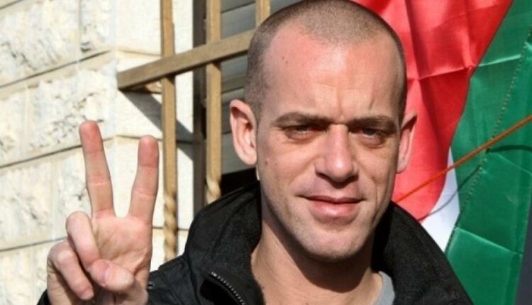 الاحتلال يبعد الأسير المقدسي صلاح الحموري إلى فرنسا 