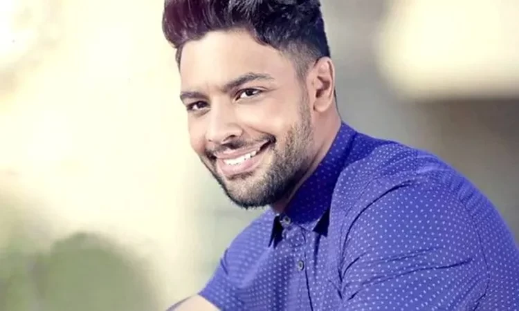 أحمد جمال بـ "لوك" مختلف من أجل "خطير خطير"