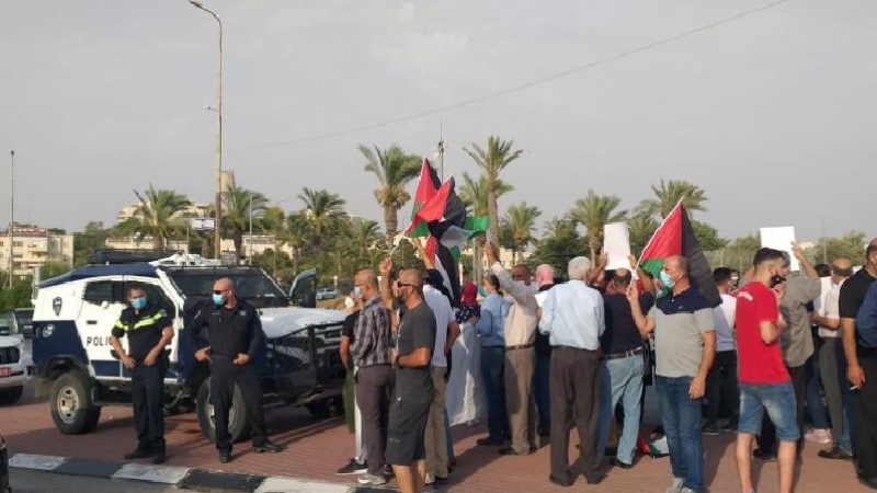 أهالي مسافر يطا يُشاركون في وقفة احتجاجية ضد استيلاء الاحتلال على أراضيهم
