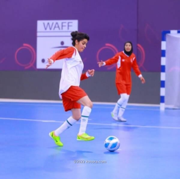 بالصور: سيدات العراق يرفعن شعار التعويض أمام فلسطين