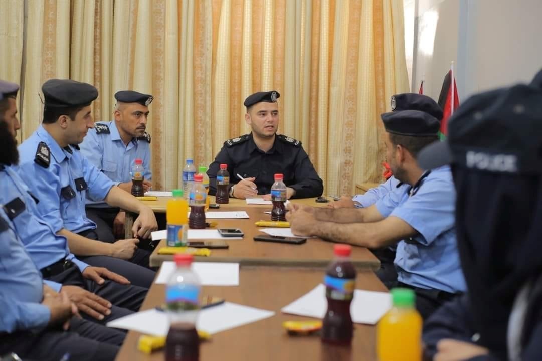 الشرطة المجتمعية بالوسطى تُنهي خلافًا ماليًا بقيمة 2700 دينار أردني