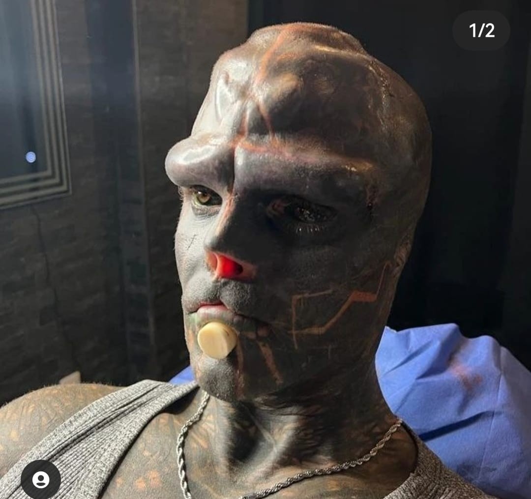 فرنسى حول نفسه لـ"كائن فضائى" يشكو صعوبة العثور على وظيفة