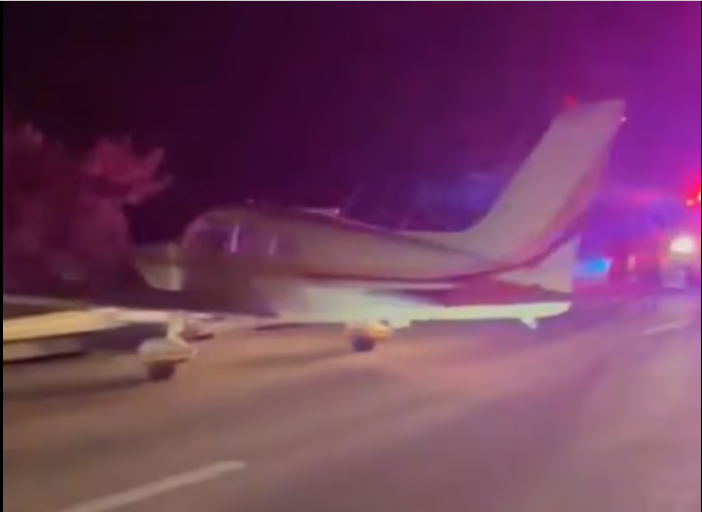 رجل مخمور يهبط بطائرته على طريق سريع بأمريكا