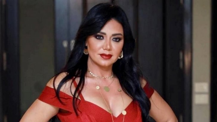أبرزهن رانيا يوسف ومنة عرفة: نجمات الفن يثيرن الجدل.. فما القصة