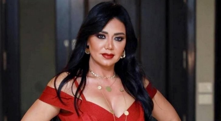 شاهد: رانيا يوسف تخضع لجلسة تصوير أمام "نافورة".. والجمهور يعلق