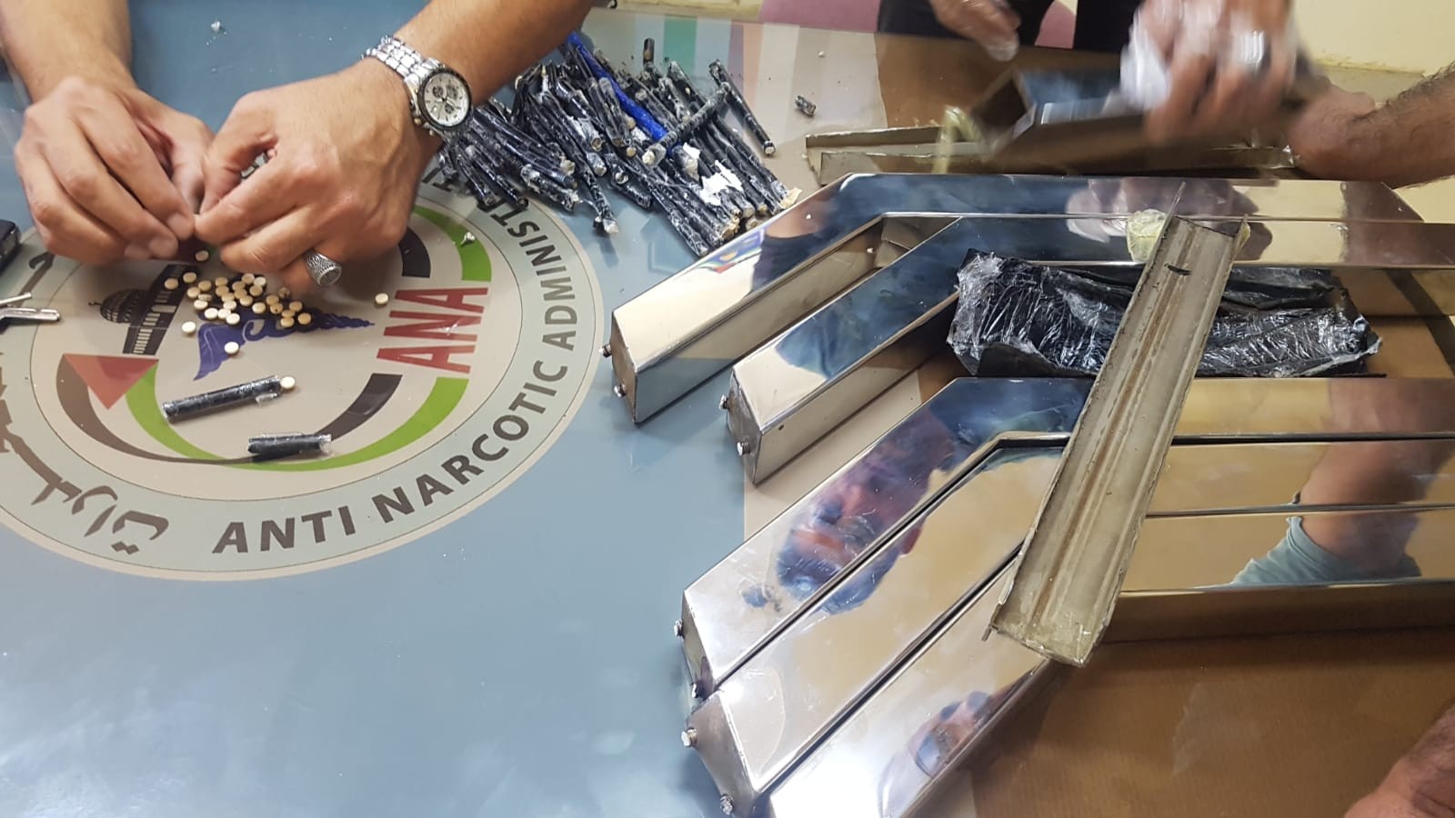 الشرطة تُعلن إحباط محاولة تهريب آلاف الحبوب المخدرة في الخليل