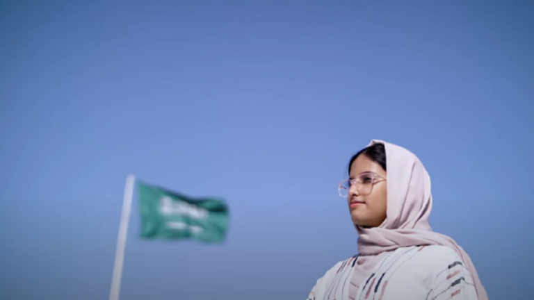 طفلة سعودية تحصل على لقب أصغر كاتبة في العالم تنشر سلسلة كتب