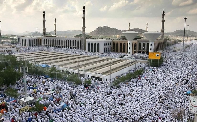 مشاهد تاريخية نادرة لرحلة الحجاج إلى مكة وأدائهم المناسك قبل 87 عاما