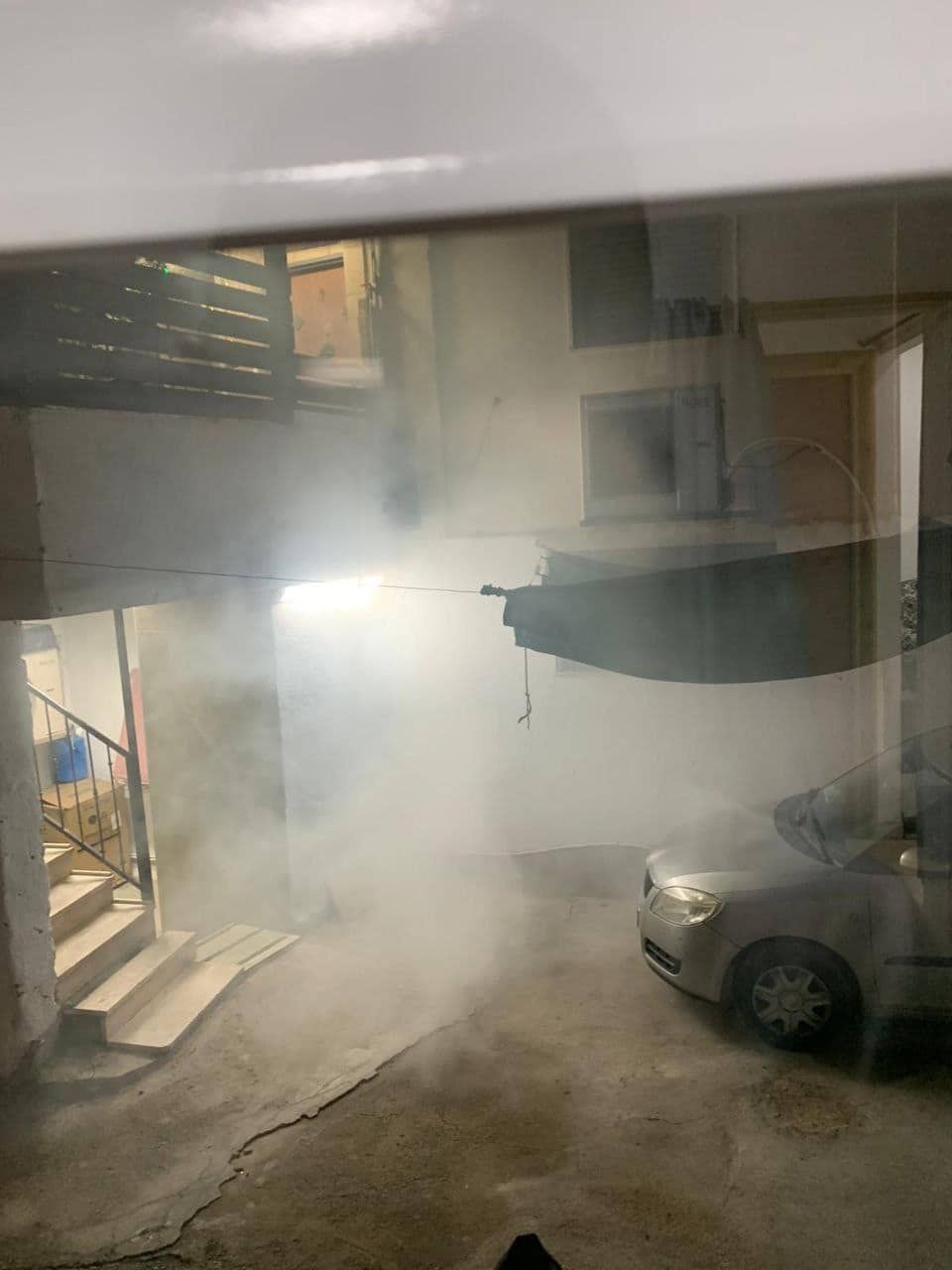 الاحتلال يُلقي قنابل الغاز صوب منازل المواطنين في بلدة سلوان