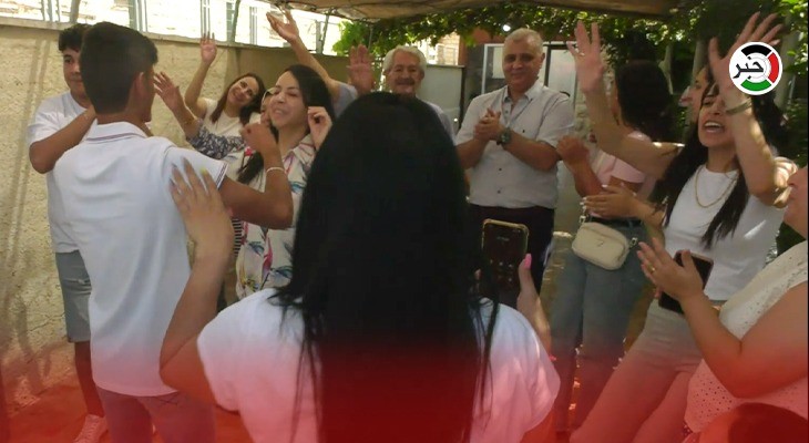 بالفيديو: لحظة حصول طلبة "التوجيهي 2022" في رام الله على معدلاتهم