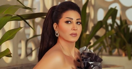بالفيديو: وفاء عامر تغنى للمرة الأولى أثناء استضافتها مع شقيقتها أيتن مع منى الشاذلى