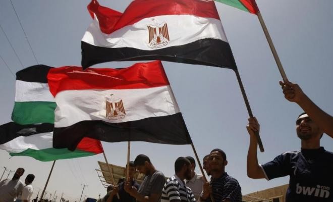 "الشرق الأوسط" تنشر تفاصيل جديدة بشأن الجهود المصرية مع الفصائل والاحتلال لمنع التدهور الأمني
