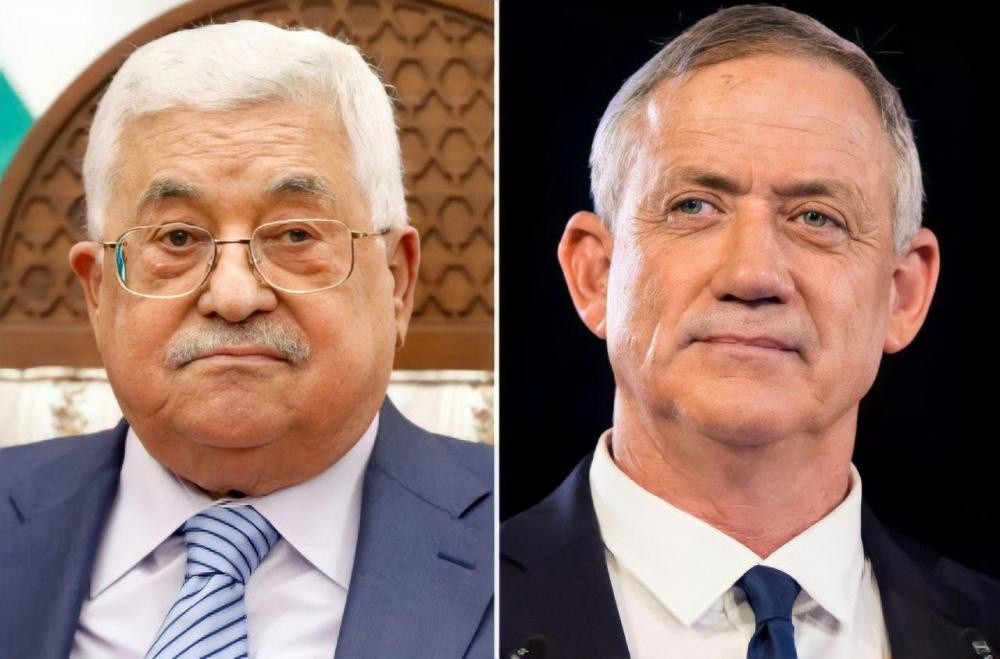 غانتس: أقوال عباس بشأن المحرقة خطيرة لكن التنسيق الأمني لا يتم مع الأم تريزا