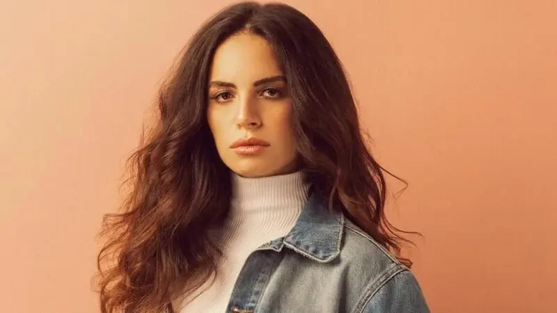 ظهور نادر لآمال ماهر برفقة نجلها عمر.. نسخة مصغرة عنها