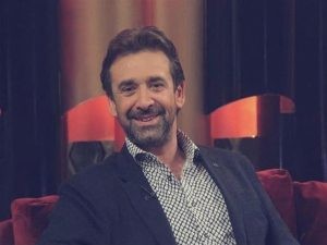 كريم عبدالعزيز يظهر بـ لحية بيضاء.. والجمهور يعلق