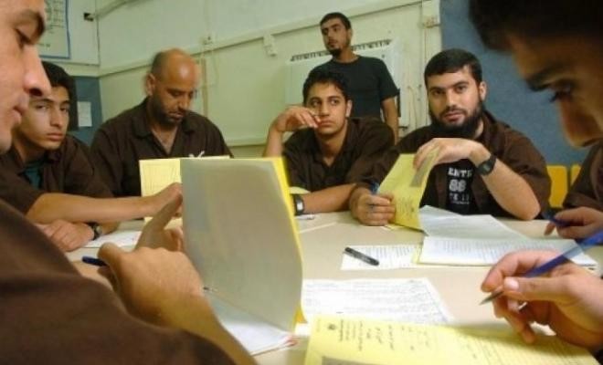 الإعلان عن انتهاء 480 أسير من تقديم اختبارات الثانوية العامة داخل السجون